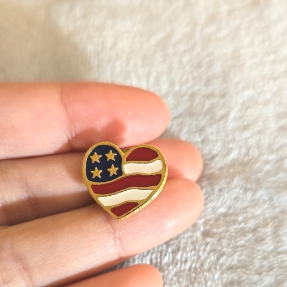 #157 Heart-Shaped American Flag Pin - Picture 4 of 4